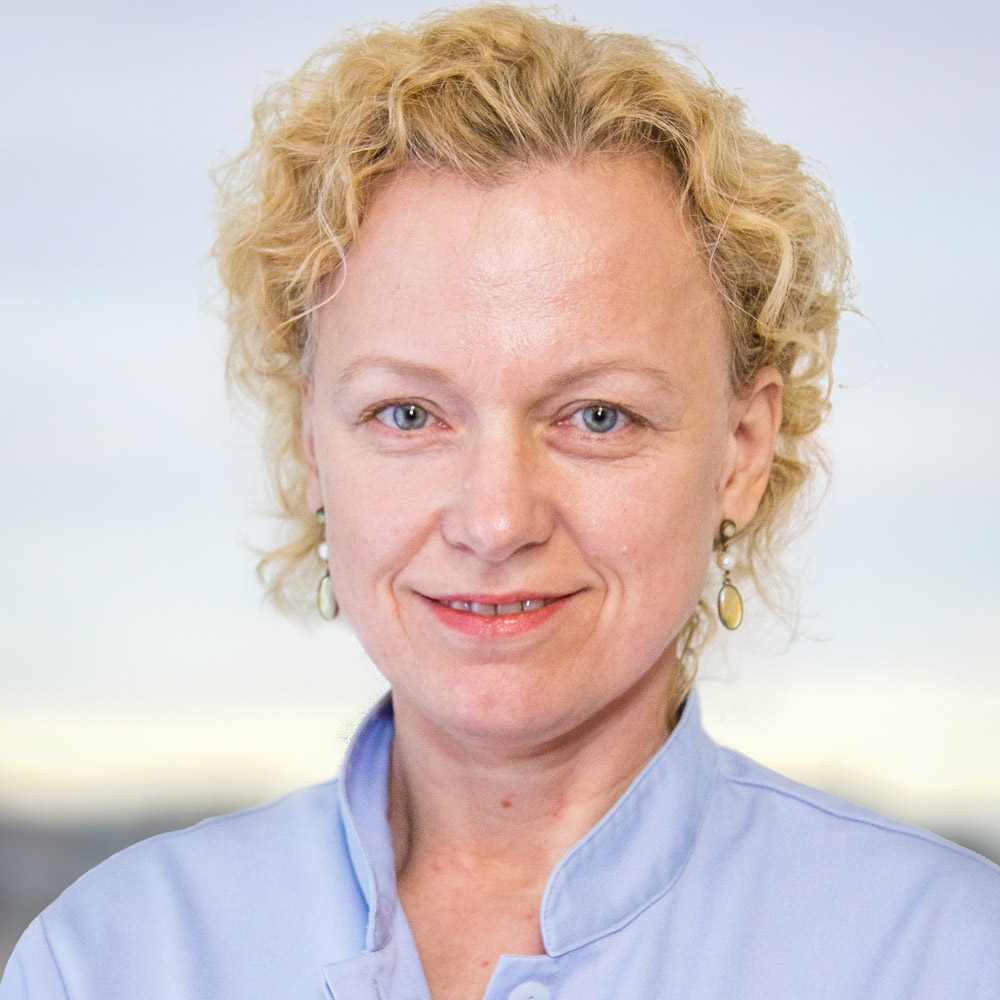 Dr. Margit Tarro